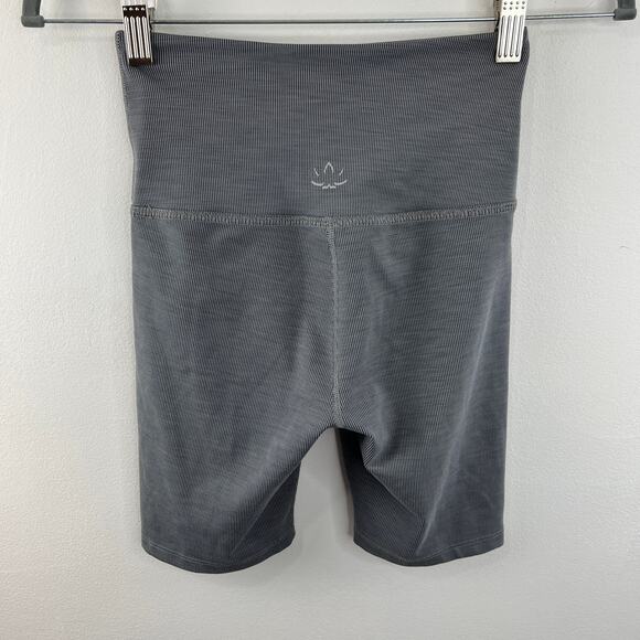 BEYOND YOGA Heather Rib High Waisted Biker Shorts Gray 7" Inseam USA Active S - Picture 4 of 6